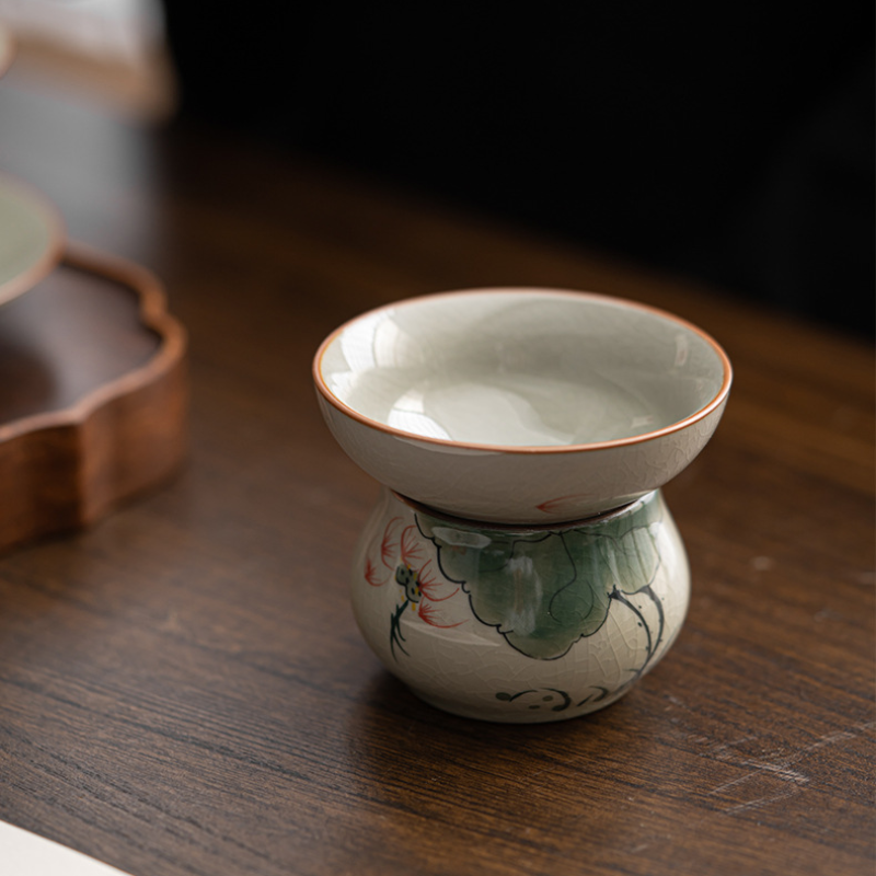 Ge Kiln Hand-painted Ice Crackle Ceramic [Lotus] Fair Cup / Strainer - YIQIN TEA HOUSE | yiqinteahouse.com | fair cup, lotus, strainer, teaware