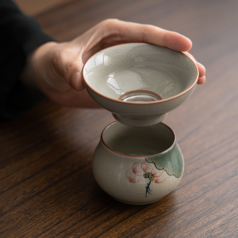 Ge Kiln Hand-painted Ice Crackle Ceramic [Lotus] Fair Cup / Strainer - YIQIN TEA HOUSE | yiqinteahouse.com | fair cup, lotus, strainer, teaware