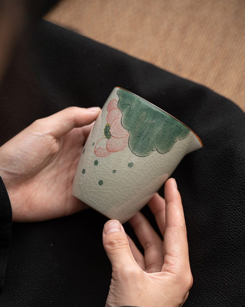 Ge Kiln Hand-painted Ice Crackle Ceramic [Lotus] Fair Cup / Strainer - YIQIN TEA HOUSE | yiqinteahouse.com | fair cup, lotus, strainer, teaware