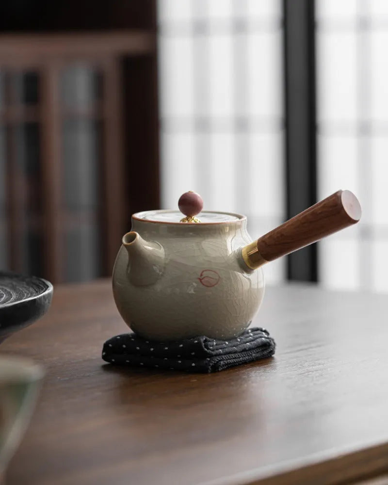 Ge Kiln Hand-painted Ice Crackle Ceramic [Lotus] Side Handle Teapot 250ml - YIQIN TEA HOUSE | yiqinteahouse.com | ceramic teapot, lotus, teapot, teaware