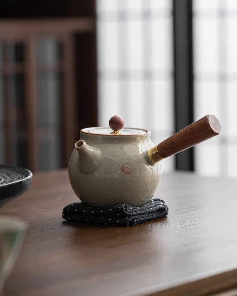 Ge Kiln Hand-painted Ice Crackle Ceramic Tea Set [Lotus] - YIQIN TEA HOUSE | yiqinteahouse.com | ceramic teapot, fair cup, lotus, tea cup, teapot, teaware, teaware set