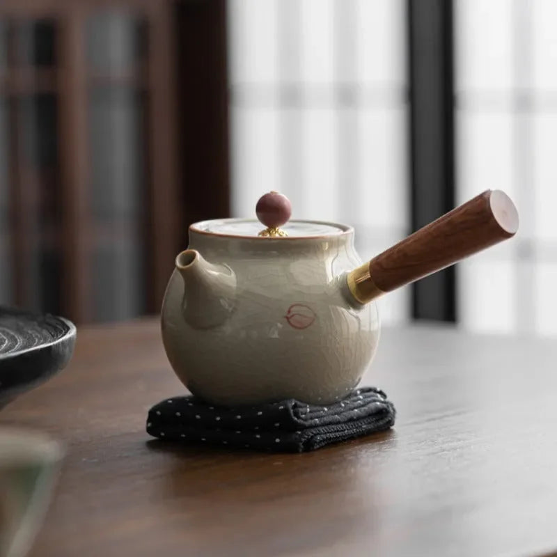 ge-kiln-hand-painted-ice-crackle-ceramic-lotus-side-handle-teapot-250ml-yiqin-tea-house-yiqinteahouse-com-4 - YIQIN TEA HOUSE 一沁茶舍 yiqinteahouse.com