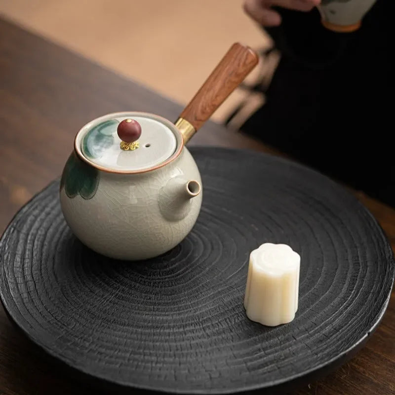 ge-kiln-hand-painted-ice-crackle-ceramic-lotus-side-handle-teapot-250ml-yiqin-tea-house-yiqinteahouse-com-8 - YIQIN TEA HOUSE 一沁茶舍 yiqinteahouse.com