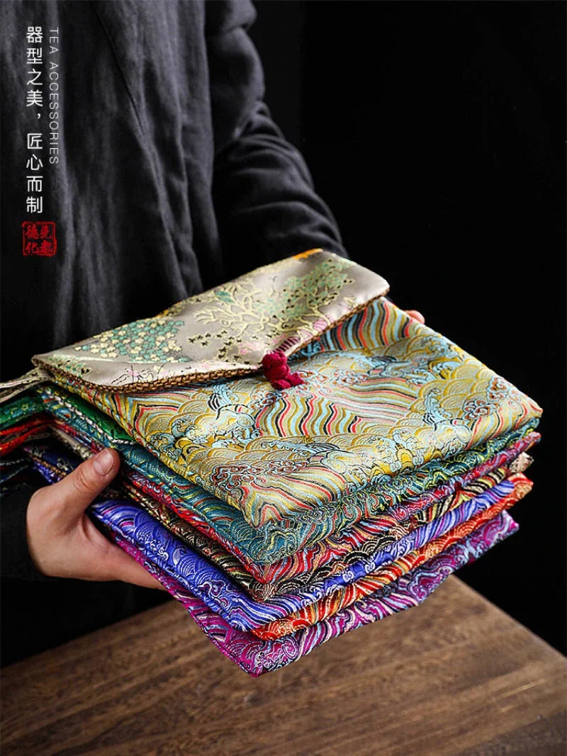 Handmade Tea Cake Flip-top Portable Bag / Tea Cake Gift Bag - YIQIN TEA HOUSE | yiqinteahouse.com | tea accessories, tea cake, teaware