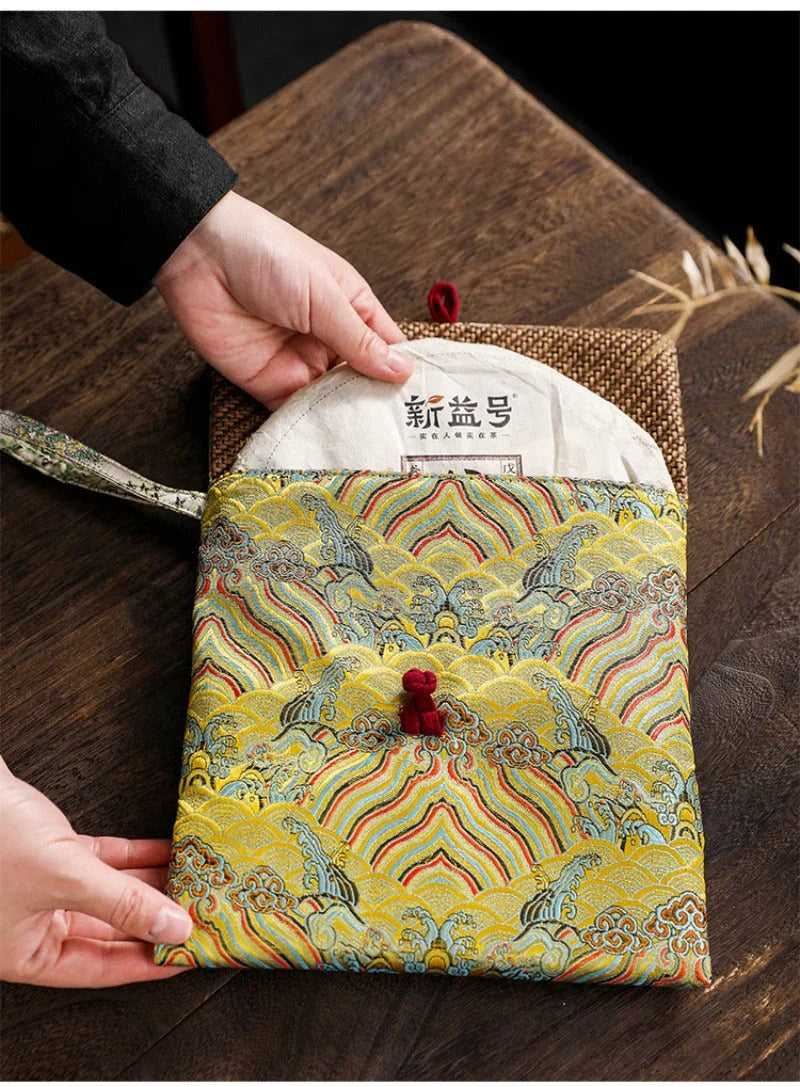 Handmade Tea Cake Flip-top Portable Bag / Tea Cake Gift Bag - YIQIN TEA HOUSE | yiqinteahouse.com | tea accessories, tea cake, teaware