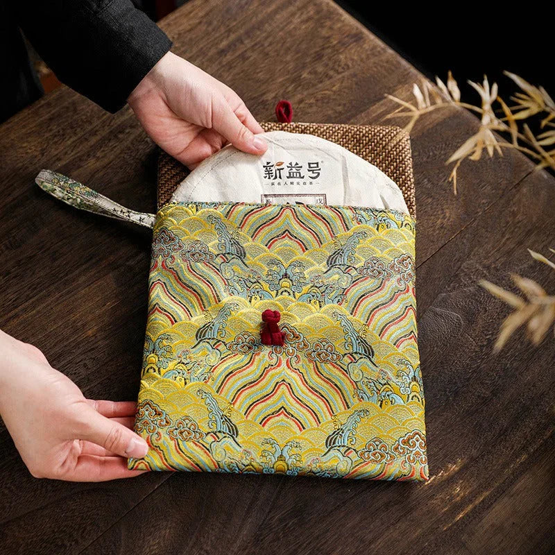 Handmade Tea Cake Flip-top Portable Bag / Tea Cake Gift Bag - YIQIN TEA HOUSE | yiqinteahouse.com | tea accessories, tea cake, teaware
