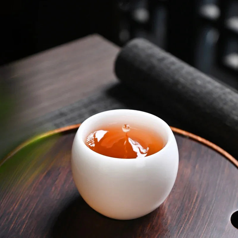 ice-jade-white-porcelain-small-tea-cup-45-50ml-yiqin-tea-house-yiqinteahouse-com-4 - YIQIN TEA HOUSE 一沁茶舍 yiqinteahouse.com