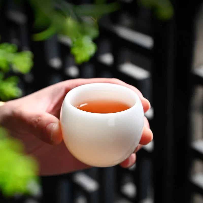 ice-jade-white-porcelain-small-tea-cup-45-50ml-yiqin-tea-house-yiqinteahouse-com-5 - YIQIN TEA HOUSE 一沁茶舍 yiqinteahouse.com