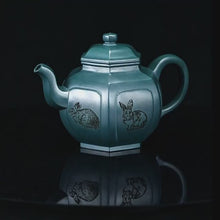 Load and play video in Gallery viewer, Full Handmade Yixing Zisha Teapot [Jiqing Gong Deng 吉庆宫灯] (Sumatran Green - 580ml)
