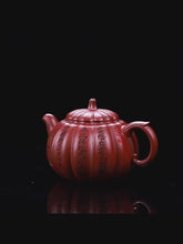 在图库查看器中加载和播放视频，Full Handmade Yixing Zisha Teapot [Hong Yu Jia Gua 红玉茄瓜] (Xiao Meiyao Zhu Ni - 260ml)
