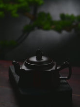 Load and play video in Gallery viewer, Full Handmade Yixing Zisha Teapot [Sifang Qingxin 四方清心] (Di Cao Qing - 510ml)
