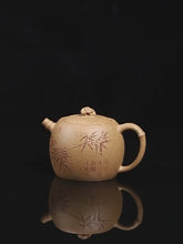 Load and play video in Gallery viewer, Full Handmade Yixing Zisha Teapot [Taihu Zhu Yun 太湖竹韵] (Huangjin Duan Ni - 180ml)
