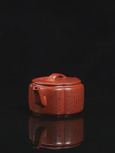 Load and play video in Gallery viewer, Full Handmade Yixing Zisha Teapot [Ling Hua Hanwa 菱花汉瓦] (Xiao Meiyao Zhu Ni - 180ml)
