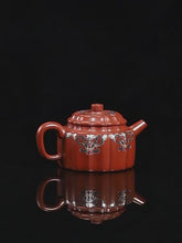 Load and play video in Gallery viewer, Full Handmade Yixing Zisha Teapot [Wucai De Zhong 五彩德钟] (Xiao Meiyao Zhu Ni - 120ml)
