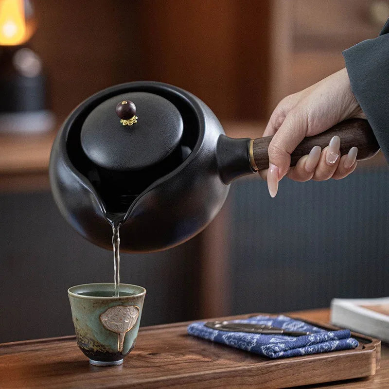 retro-ceramic-direct-fire-teapot-jing-hong-side-handle-pot-700ml-yiqin-tea-house-yiqinteahouse-com-3 - YIQIN TEA HOUSE 一沁茶舍 yiqinteahouse.com