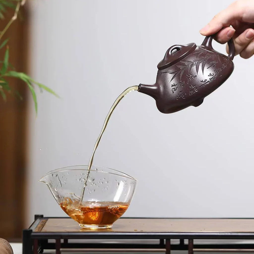 宜兴紫砂茶壶 [竹叶子冶石瓢] (紫泥 - 240ml)