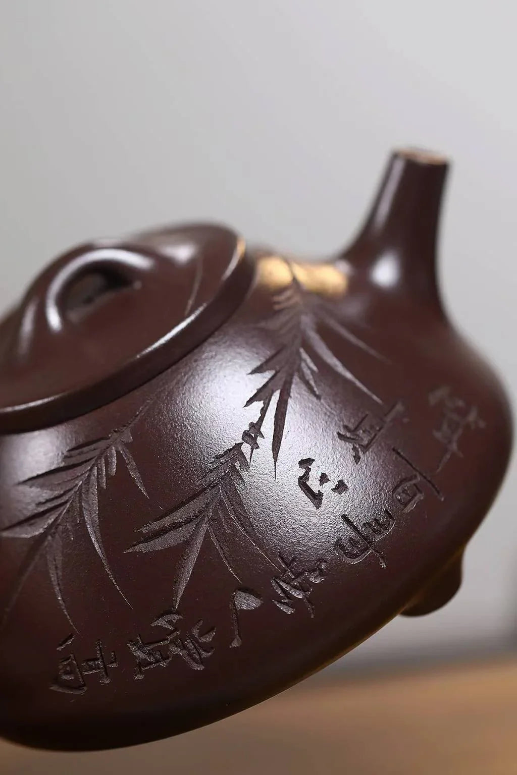 宜兴紫砂茶壶 [竹叶子冶石瓢] (紫泥 - 240ml)