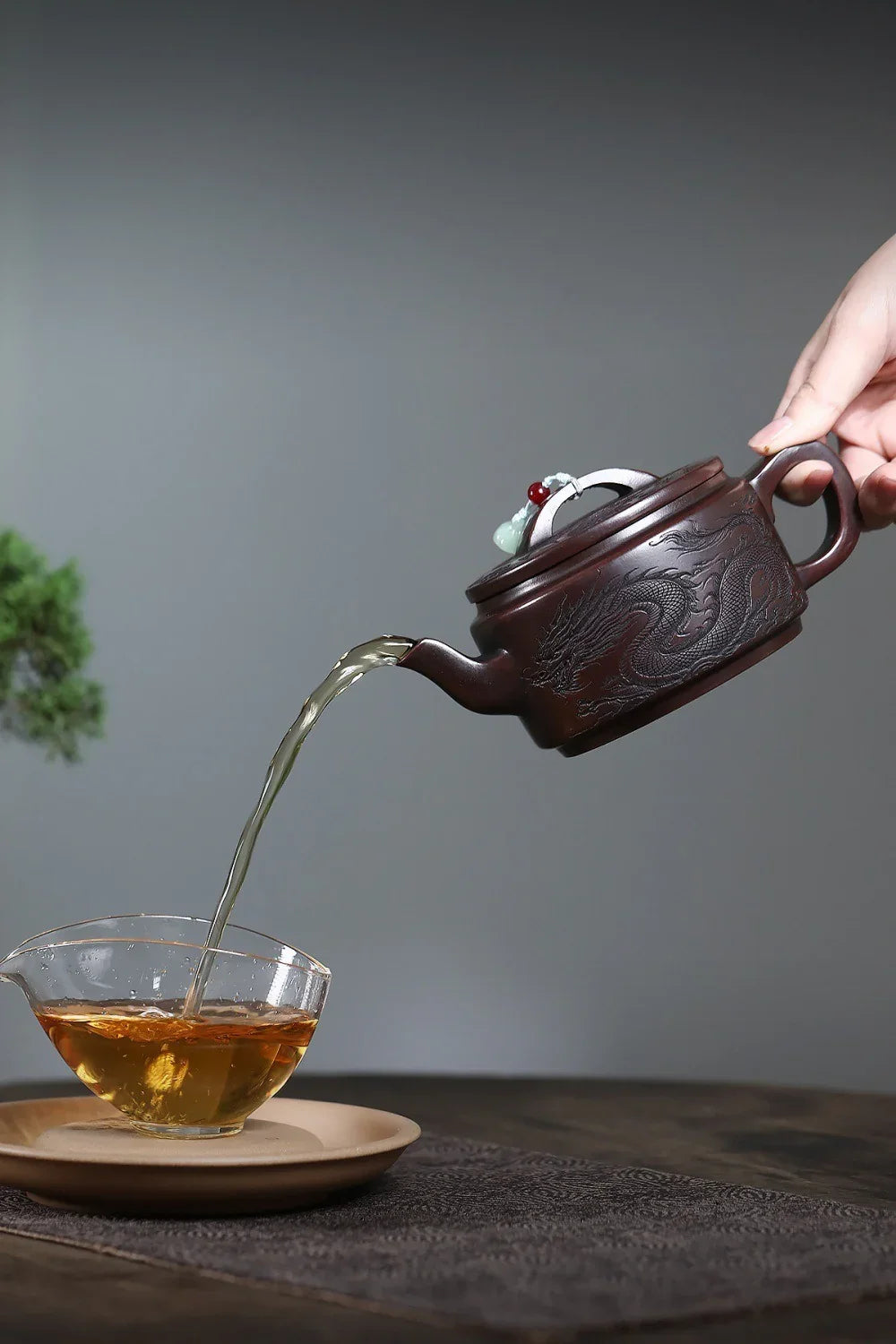 宜兴紫砂茶壶 [双龙汉瓦] (古铜乌泥 - 460ml)