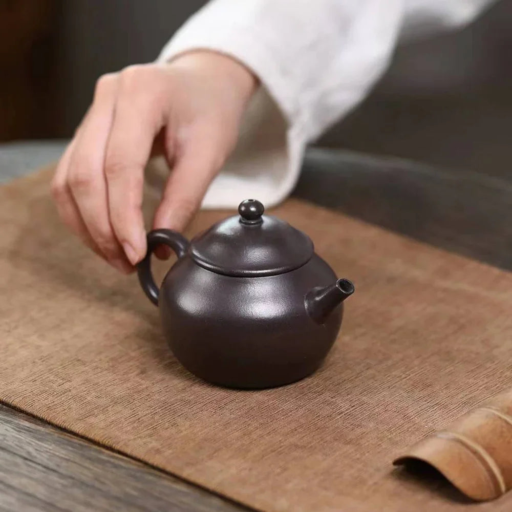 Teko Yixing Zisha [Straw Hat Pot] (Tian Qing Ni - 150ml)