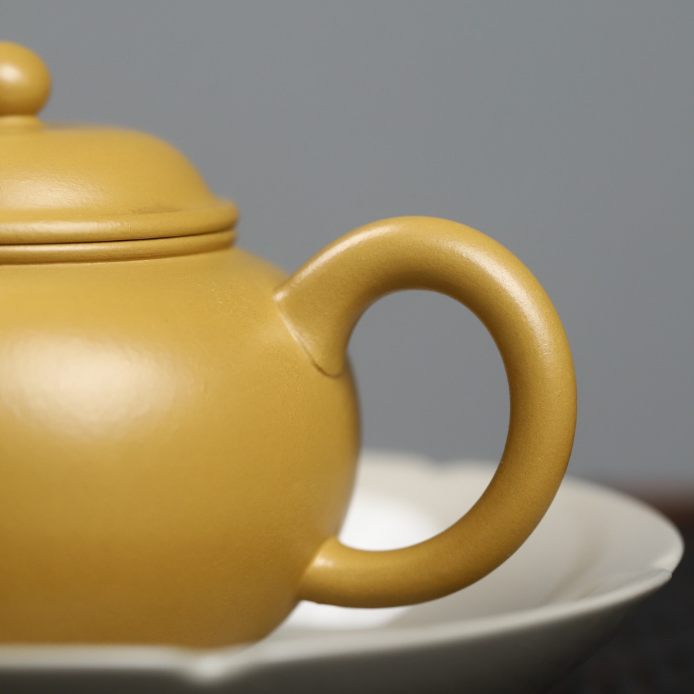 Full Handmade Yixing Zisha Teapot [Shui Ping Pot] (Huangjin Zhu Ni - 220ml)