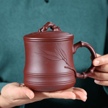 將圖片載入圖庫檢視器 Yixing Purple Clay Tea Mug with Filter [Bamboo] | 宜兴紫砂刻绘 [节节高升] (带茶滤)盖杯 - YIQIN TEA HOUSE 一沁茶舍  |  yiqinteahouse.com
