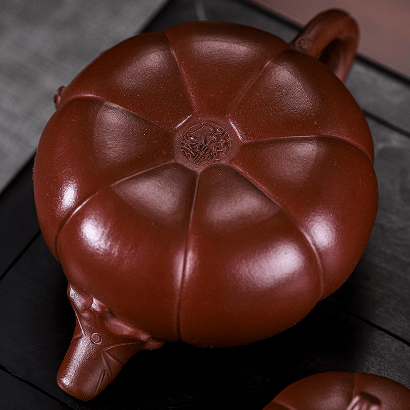Full Handmade Yixing Purple Clay Teapot [Pumpkin] | 全手工宜兴紫砂壶 珍藏紫泥 [南瓜] - YIQIN TEA HOUSE 一沁茶舍  |  yiqinteahouse.com