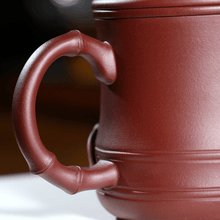 Muat gambar ke penampil Galeri, Yixing Purple Clay Tea Mug with Filter [Bamboo] | 宜兴紫砂刻绘 [节节高升] (带茶滤)盖杯 - YIQIN TEA HOUSE 一沁茶舍  |  yiqinteahouse.com
