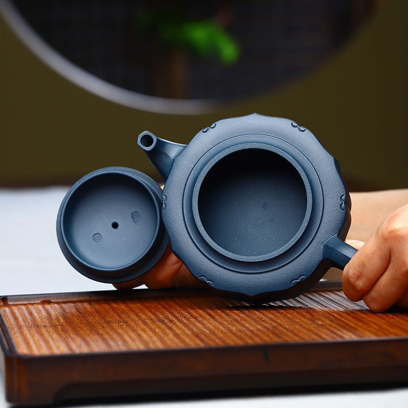 Yixing Zisha Teapot [Plum Zhoupan 梅花周盘] (Tian Qing Ni - 240ml)