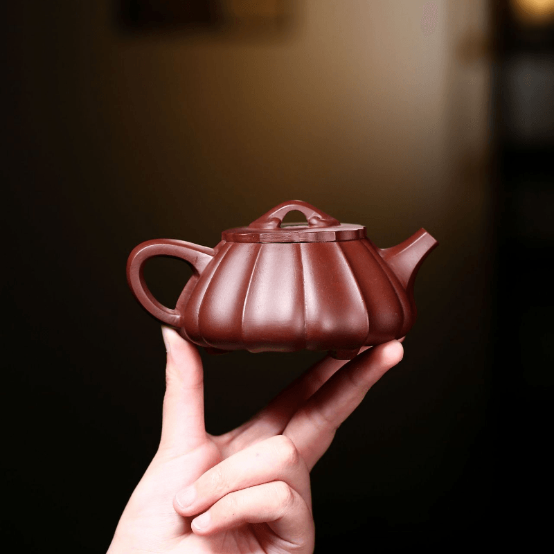 Yixing Purple Clay Teapot [Ribbed Shi Piao] | 宜兴紫砂壶 原矿紫朱泥 [筋纹石瓢] - YIQIN TEA HOUSE 一沁茶舍  |  yiqinteahouse.com
