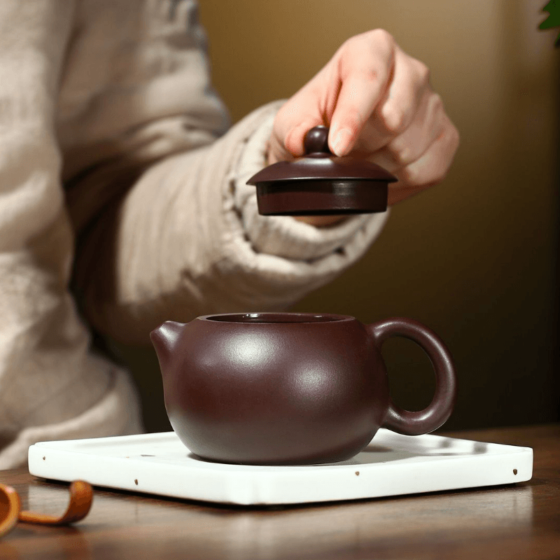 Yixing Purple Clay Teapot [Xishi Pot] | 宜兴紫砂壶 原矿紫茄泥 [西施壶] 220ml - YIQIN TEA HOUSE 一沁茶舍  |  yiqinteahouse.com