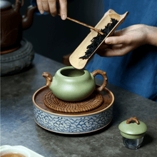 Load image into Gallery viewer, Yixing Purple Clay Teapot [Gourd | 宜兴紫砂壶 原矿豆青泥 [葫芦] - YIQIN TEA HOUSE 一沁茶舍  |  yiqinteahouse.com
