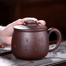 Load image into Gallery viewer, Yixing Purple Clay Tea Mug with Filter [Junde] | 宜兴紫砂刻绘 [君德] (带茶滤)盖杯 - YIQIN TEA HOUSE 一沁茶舍  |  yiqinteahouse.com
