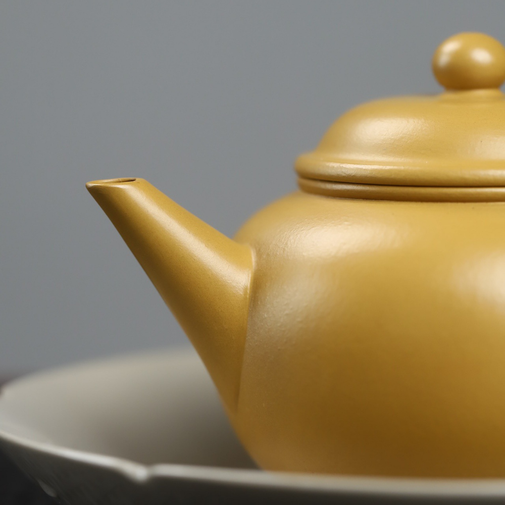 Full Handmade Yixing Zisha Teapot [Shui Ping Pot] (Huangjin Zhu Ni - 220ml)