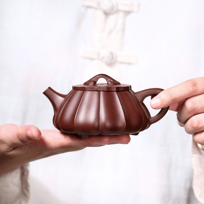 Yixing Purple Clay Teapot [Ribbed Shi Piao] | 宜兴紫砂壶 原矿紫朱泥 [筋纹石瓢] - YIQIN TEA HOUSE 一沁茶舍  |  yiqinteahouse.com