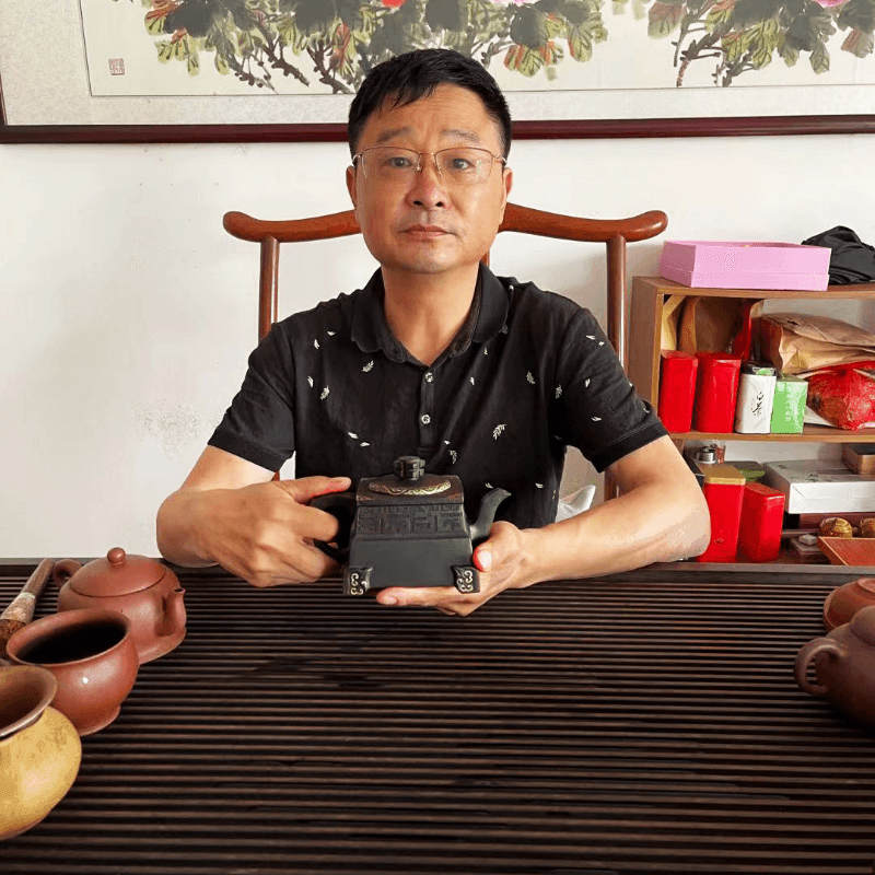 Full Handmade Yixing Purple Clay Teapot [Megatron] | 全手工宜兴紫砂壶 珍藏石黄料 [威震四方] - YIQIN TEA HOUSE 一沁茶舍  |  yiqinteahouse.com