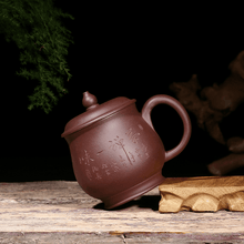 Load image into Gallery viewer, Yixing Purple Clay Tea Mug [Cha Chan Yiwei] | 宜兴紫砂刻绘 [茶禅一味] 盖杯 - YIQIN TEA HOUSE 一沁茶舍  |  yiqinteahouse.com
