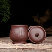 Load image into Gallery viewer, Yixing Purple Clay Tea Mug [Cha Chan Yiwei] | 宜兴紫砂刻绘 [茶禅一味] 盖杯 - YIQIN TEA HOUSE 一沁茶舍  |  yiqinteahouse.com
