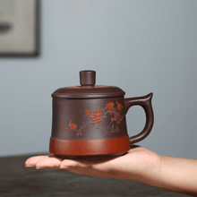 將圖片載入圖庫檢視器 Yixing Purple Clay Tea Mug [Dark Fragrance] | 宜兴紫砂手绘 [暗香] 盖杯 - YIQIN TEA HOUSE 一沁茶舍  |  yiqinteahouse.com
