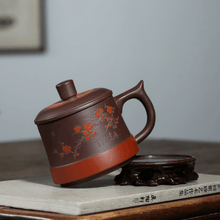 Load image into Gallery viewer, Yixing Purple Clay Tea Mug [Dark Fragrance] | 宜兴紫砂手绘 [暗香] 盖杯 - YIQIN TEA HOUSE 一沁茶舍  |  yiqinteahouse.com
