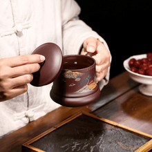 将图片加载到图库查看器，Yixing Purple Clay Tea Mug [Good Luck] | 宜兴紫砂泥绘山水 [鸿运当头] 盖杯 - YIQIN TEA HOUSE 一沁茶舍  |  yiqinteahouse.com
