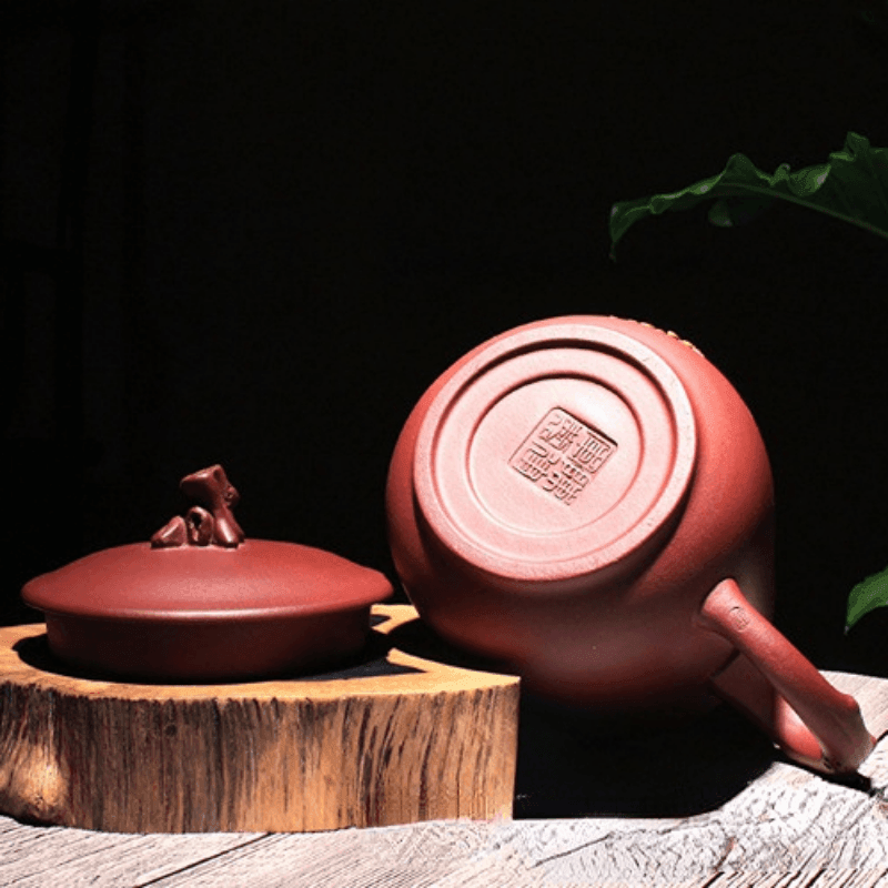 Yixing Purple Clay Tea Mug [Plum Blossom] | 宜兴紫砂手绘 [暗香梅花] 盖杯 - YIQIN TEA HOUSE 一沁茶舍  |  yiqinteahouse.com