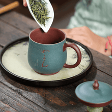 将图片加载到图库查看器，Yixing Purple Clay Tea Mug [Ruyi] | 宜兴紫砂泥绘 [如意] 盖杯 - YIQIN TEA HOUSE 一沁茶舍  |  yiqinteahouse.com
