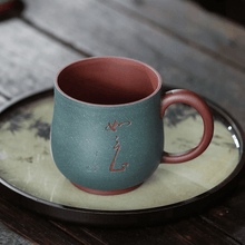 Load image into Gallery viewer, Yixing Purple Clay Tea Mug [Ruyi] | 宜兴紫砂泥绘 [如意] 盖杯 - YIQIN TEA HOUSE 一沁茶舍  |  yiqinteahouse.com
