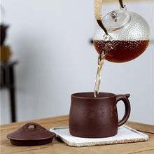 將圖片載入圖庫檢視器 Yixing Purple Clay Tea Mug [Ruyi] | 宜兴紫砂刻绘 [如意] 盖杯 - YIQIN TEA HOUSE 一沁茶舍  |  yiqinteahouse.com
