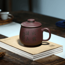 Muat gambar ke penampil Galeri, Yixing Purple Clay Tea Mug with Filter [Autumn Dew] | 宜兴紫砂泥绘 [秋露] 盖杯(带茶滤) - YIQIN TEA HOUSE 一沁茶舍  |  yiqinteahouse.com

