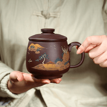將圖片載入圖庫檢視器 Yixing Purple Clay Tea Mug with Filter [Shanshui] | 宜兴紫砂泥绘 [山水] (带茶滤)盖杯 - YIQIN TEA HOUSE 一沁茶舍  |  yiqinteahouse.com
