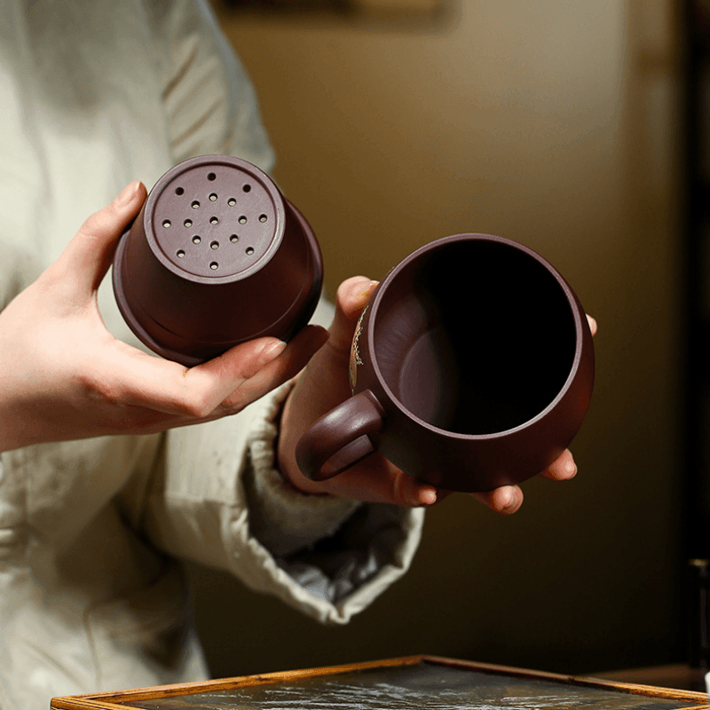 Yixing Purple Clay Tea Mug with Filter [Shanshui] | 宜兴紫砂泥绘 [山水] (带茶滤)盖杯 - YIQIN TEA HOUSE 一沁茶舍  |  yiqinteahouse.com