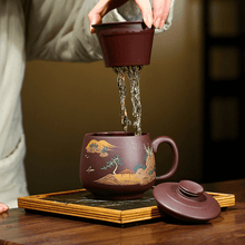 将图片加载到图库查看器，Yixing Purple Clay Tea Mug with Filter [Shanshui] | 宜兴紫砂泥绘 [山水] (带茶滤)盖杯 - YIQIN TEA HOUSE 一沁茶舍  |  yiqinteahouse.com

