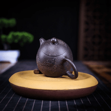 Load image into Gallery viewer, Yixing Purple Clay Teapot [Dragon Egg] | 宜兴紫砂壶 原矿黑金砂 [龙蛋] - YIQIN TEA HOUSE 一沁茶舍  |  yiqinteahouse.com
