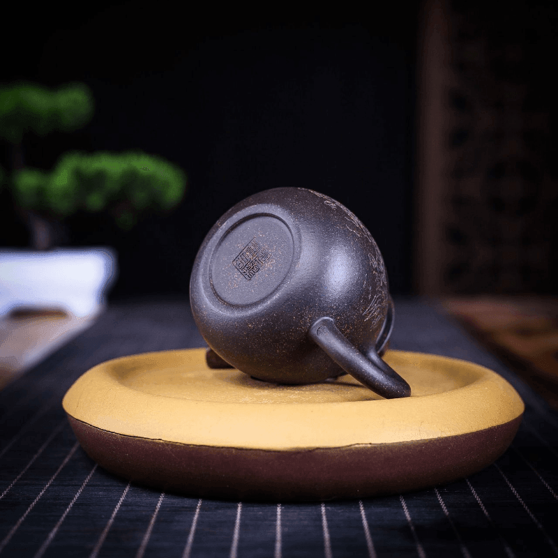 Yixing Purple Clay Teapot [Dragon Egg] | 宜兴紫砂壶 原矿黑金砂 [龙蛋] - YIQIN TEA HOUSE 一沁茶舍  |  yiqinteahouse.com